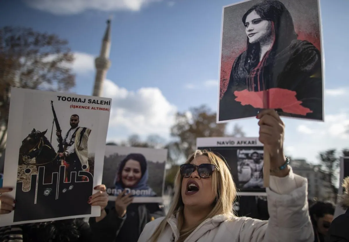 Irán ejecuta en público a un segundo manifestante por participar en protestas.