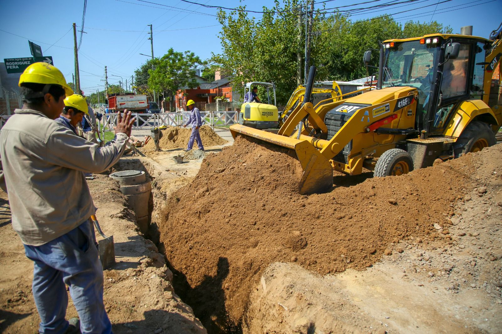 Es importante señalar que con la instalación de 4.736 metros de cañería y 288 conexiones domiciliarias la localidad de Rincón de Milberg alcanzó el 95% de cobertura del servicio de agua, por lo que se estima que para fin del corriente año, se complete el 100%. En lo que respecta al servicio de cloaca, hoy día la cobertura es del 45% previendo finalizar las obras en mayo del próximo año.