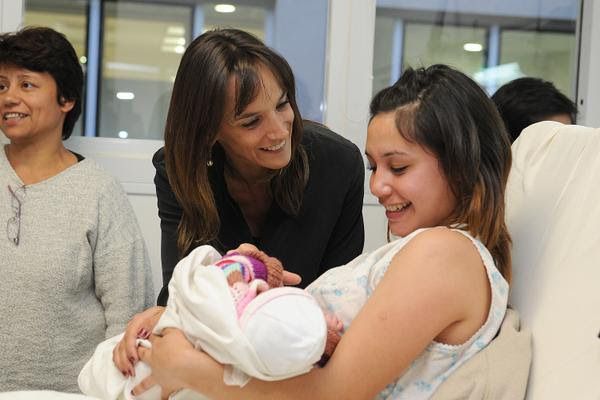 Malena Galmarini destacó además 3 propuestas centrales en su plataforma de transformación de la salud de Tigre: la implementación de un sistema ágil de turnos online, el diseño de un sistema de telemedicina pediátrica y para adultos mayores, y el lanzamiento de una credencial digital de salud que contendrá la historia clínica de las y los vecinos.