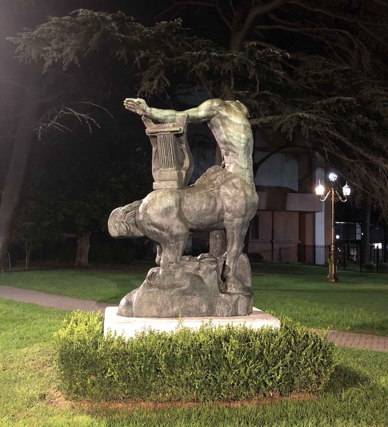 Como toda figura mitológica, su imagen fue esculpida durante siglos y está representada en distintas ciudades del mundo occidental. En Buenos Aires, la más famosa es la de El centauro herido del artista francés Émile Antoine Bourdelle, ubicada en la Plaza Dante, delimitada por las avenidas Pueyrredón, Figueroa Alcorta y la calle Emilio Petorutti, en Recoleta.