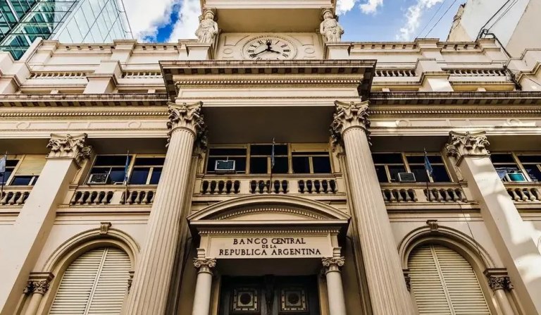 Un poco de historia: El Día del Bancario se celebra en Argentina cada 6 de noviembre desde 1950, en conmemoración del Convenio Colectivo de Trabajo que mejoró significativamente las condiciones laborales y salariales de los trabajadores bancarios.