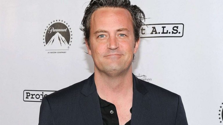 Los médicos dieron a conocer los primeros resultados de la autopsia de Matthew Perry y anunciaron que descartan dos tipos de drogas en el cuerpo del actor. Según dio a conocer el medio estadounidense TMZ, el examen toxicológico dio negativo en fentanilo y metanfetamina, sin embargo, continúan indagando qué le pudo causar la muerte. 